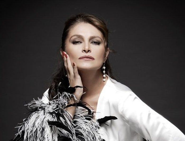 Daniela Romo enfrenta con valor el cáncer