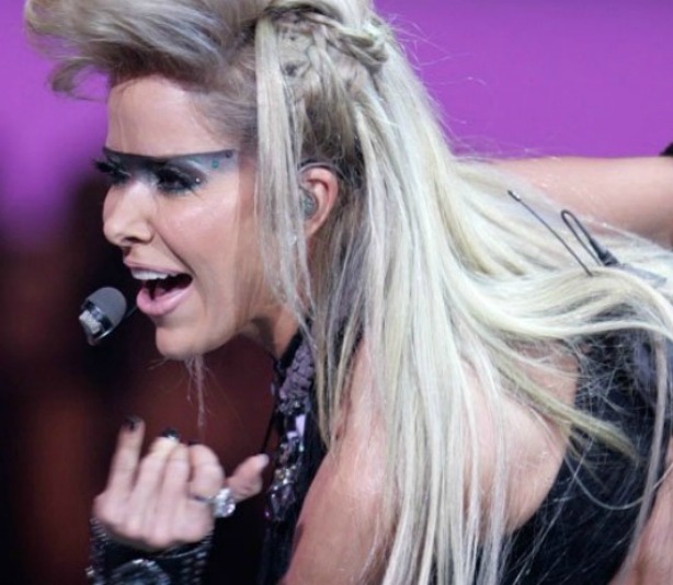 La Trevi rechaza a la comunidad lésbico gay regia