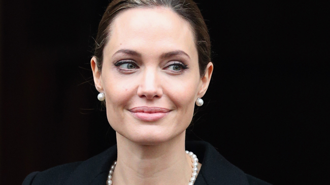 Angelina Jolie se extirpa los senos Angelina Jolie se extirpa los senos