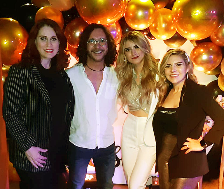Invita Óscar Burgos a sus ex esposas a su despedida de